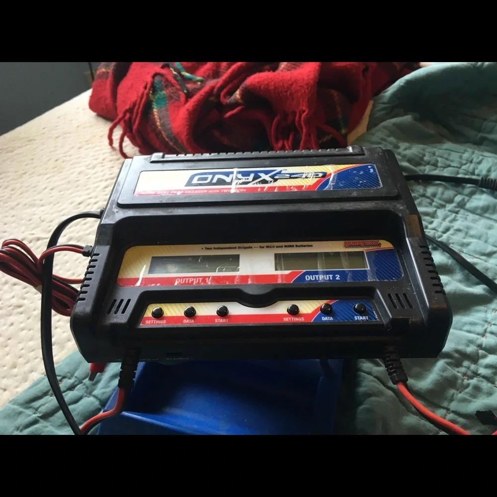 Duratrax Onyx 240 AC/DC Dual Charger w/LCD